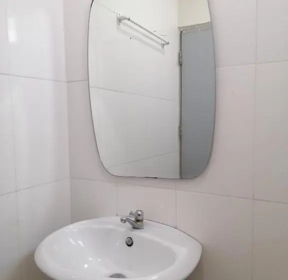 اتاق لوکس خانوادگی, ศรีกรุงดีลักซ์โฮเตล