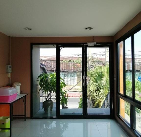 Quarto deluxe, ศรีกรุงดีลักซ์โฮเตล