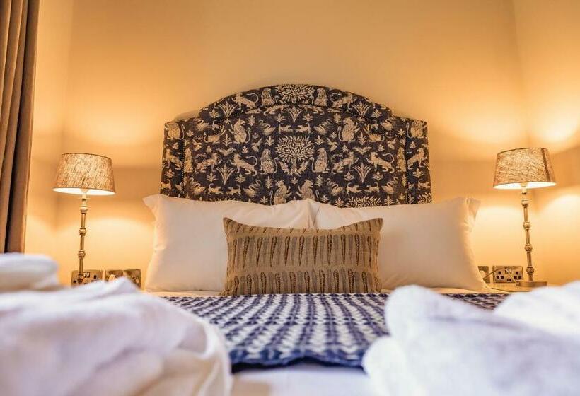 غرفة قياسية, Tay House