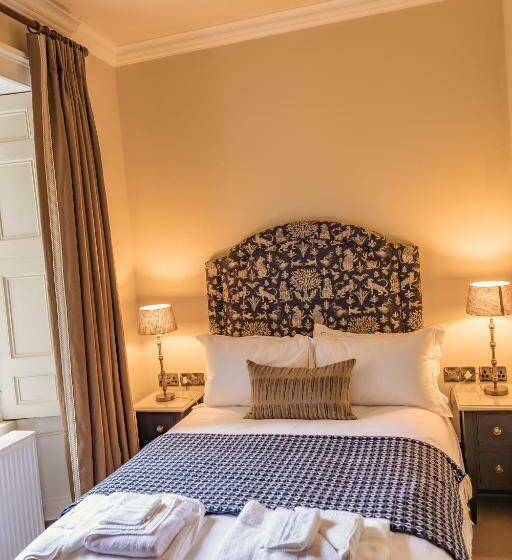 غرفة قياسية, Tay House