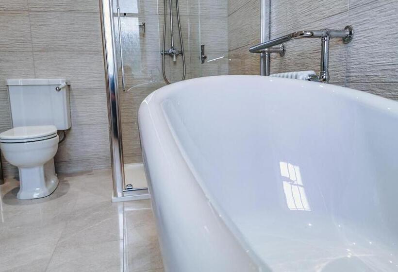 غرفة سوبيريور, Tay House