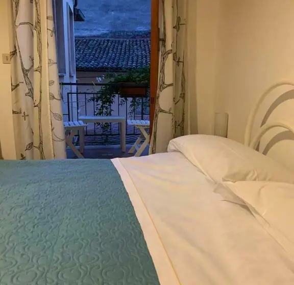 اتاق استاندارد با تخت بزرگ, B&b La Camelia