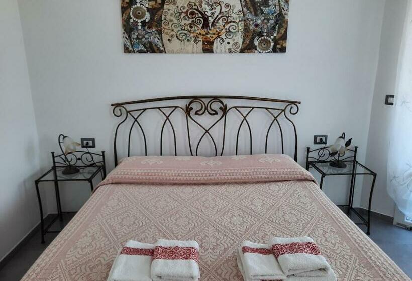 غرفة قياسية ثلاثية مزودة بشرفة, B&b Centrale