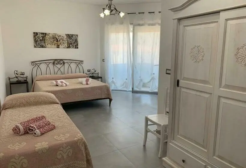 Habitació Triple Estàndard amb Balcó, B&b Centrale