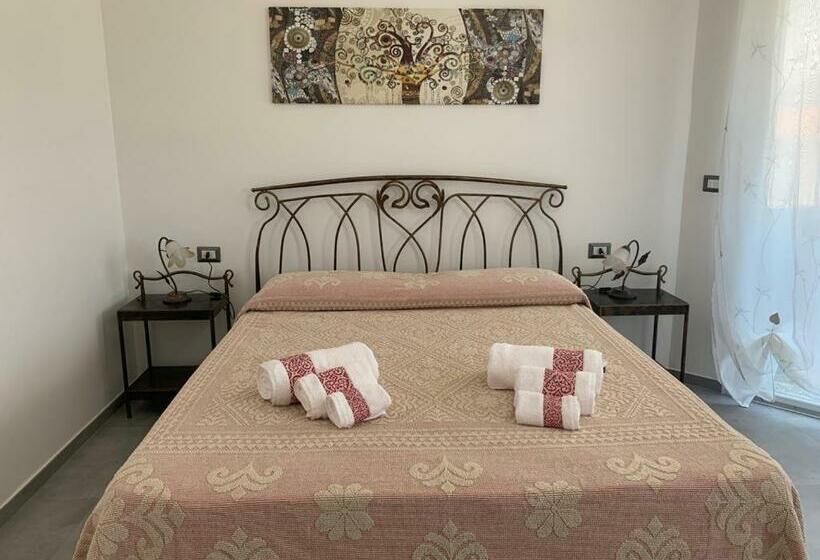 غرفة قياسية ثلاثية مزودة بشرفة, B&b Centrale