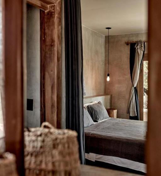 جناح مطلّ علي حمام السباحة, Villa Mango Jeri