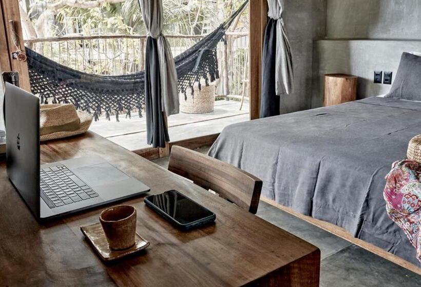 جناح مطلّ علي حمام السباحة, Villa Mango Jeri