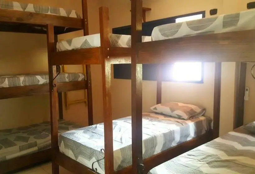 ルームシェアのワンベッド, La Estacion Hostel   Pipa