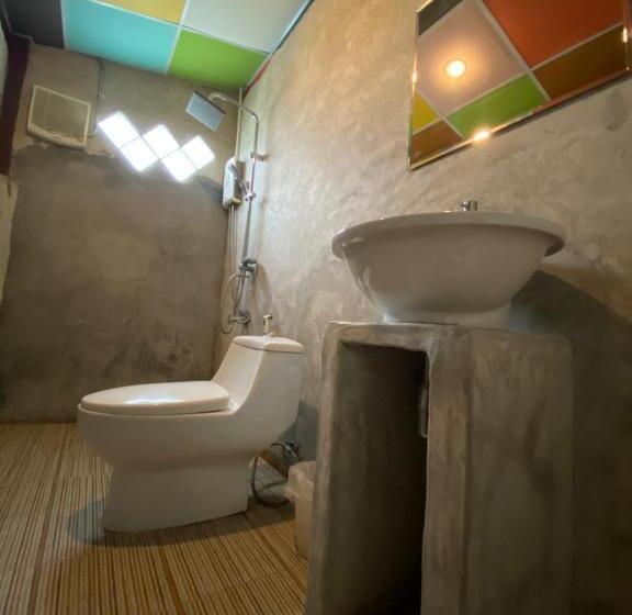 スタンダードトリプルルーム, เชอโคว์ เชอโคว์ โฮมสเตย์