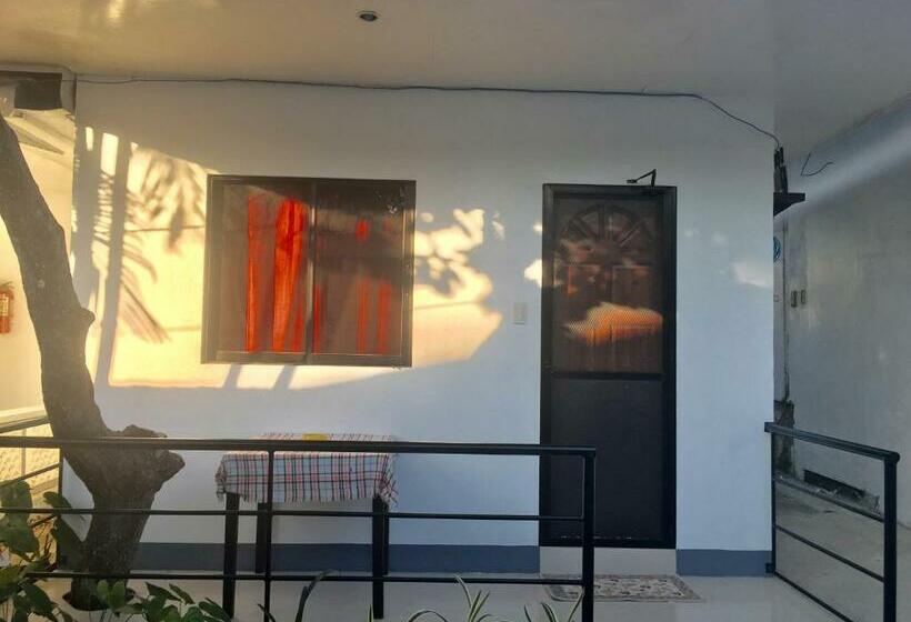 اتاق لوکس با بالکن, Paguia’s Cottages