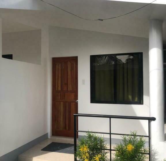 اتاق لوکس با بالکن, Paguia’s Cottages