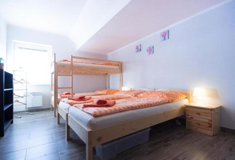 חדר סטנדרט לארבעה, Penzion A Vinařství Lelíkovi