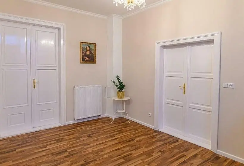 デラックススイート, Penzion Florián Telč
