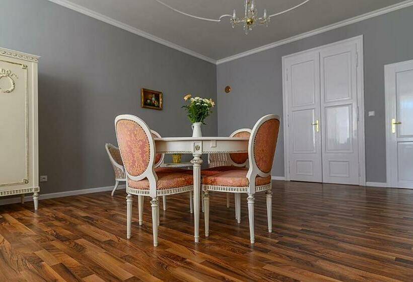 جناح ديلوكس, Penzion Florián Telč