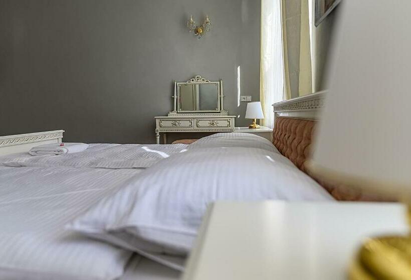 جناح ديلوكس, Penzion Florián Telč