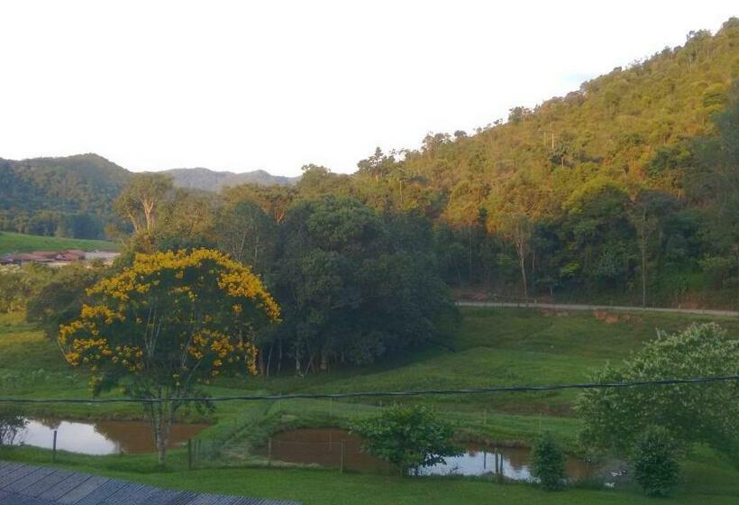 کلبه ییلاقی, Pousada Bela Helena