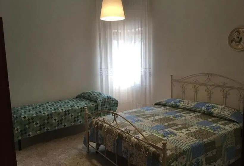 اتاق استاندارد سه نفره, B&b Al Campanile
