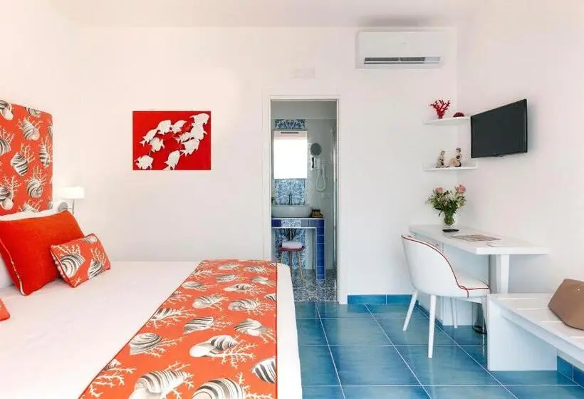 اتاق لوکس با بالکن و چشم‌انداز دریا, Gala Residence Villa Giovanna