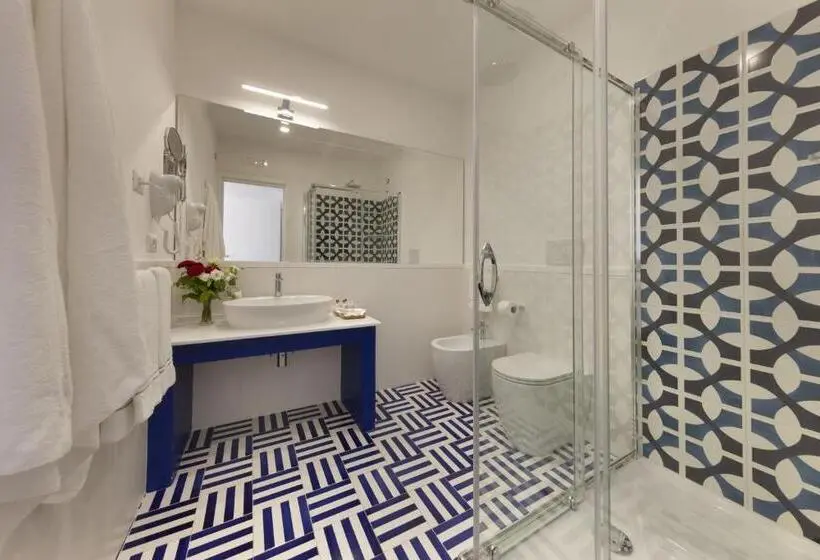 اتاق سه نفره سوپریور با چشم‌انداز دریا, Gala Residence Villa Giovanna