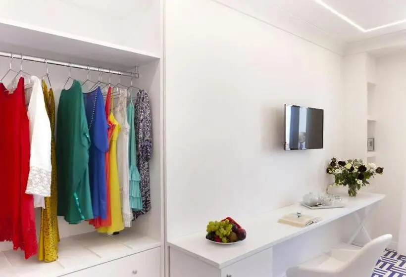 اتاق سه نفره سوپریور با چشم‌انداز دریا, Gala Residence Villa Giovanna
