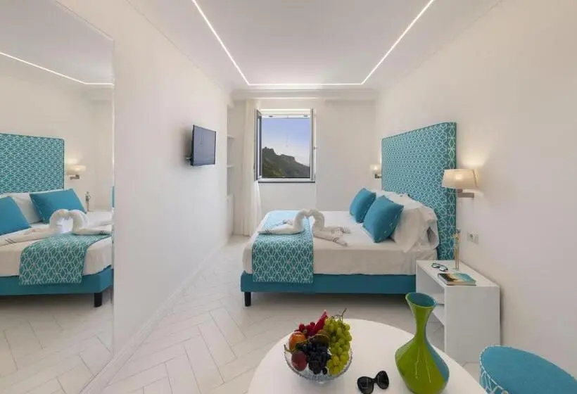 اتاق استاندارد چهار تخته با چشم‌انداز دریا, Gala Residence Villa Giovanna