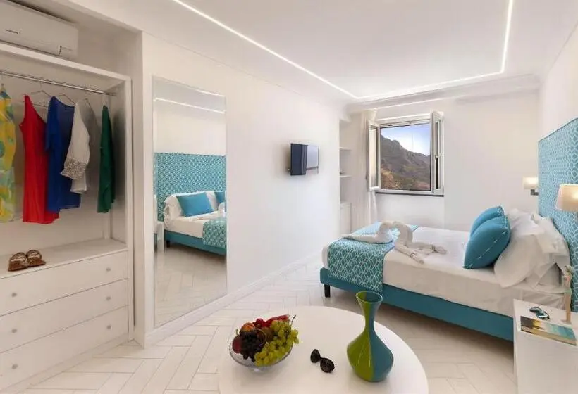 اتاق استاندارد چهار تخته با چشم‌انداز دریا, Gala Residence Villa Giovanna