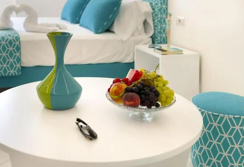 اتاق استاندارد چهار تخته با چشم‌انداز دریا, Gala Residence Villa Giovanna