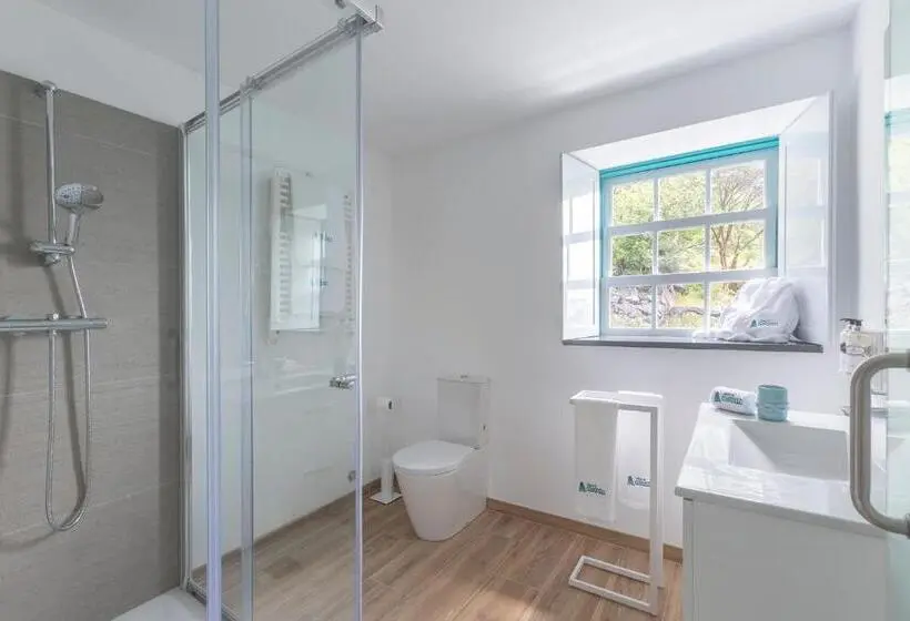اتاق لوکس با تخت بزرگ, Abrigo Da Cascata   Casas De Campo   São Jorge