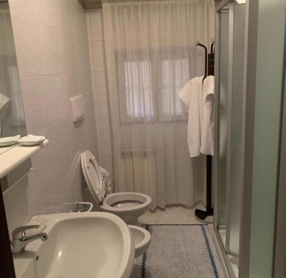 غرفة قياسية, Elena