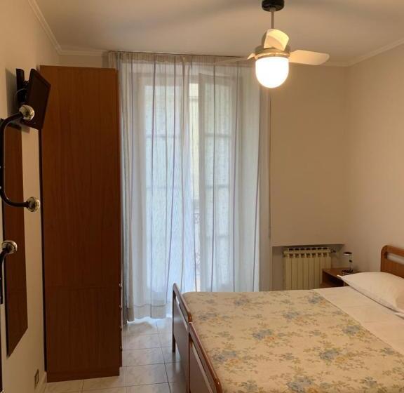 غرفة قياسية, Elena