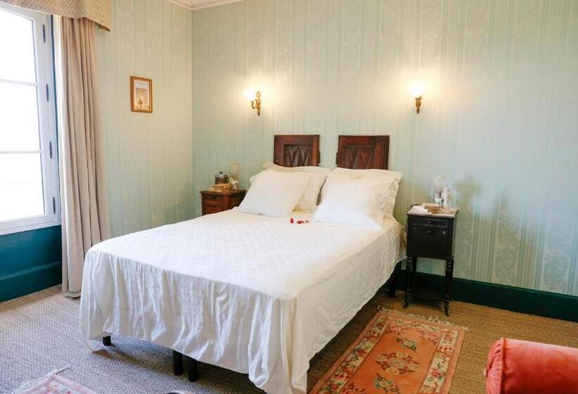 חדר סופריור לשלושה, Château De La Tourlandry