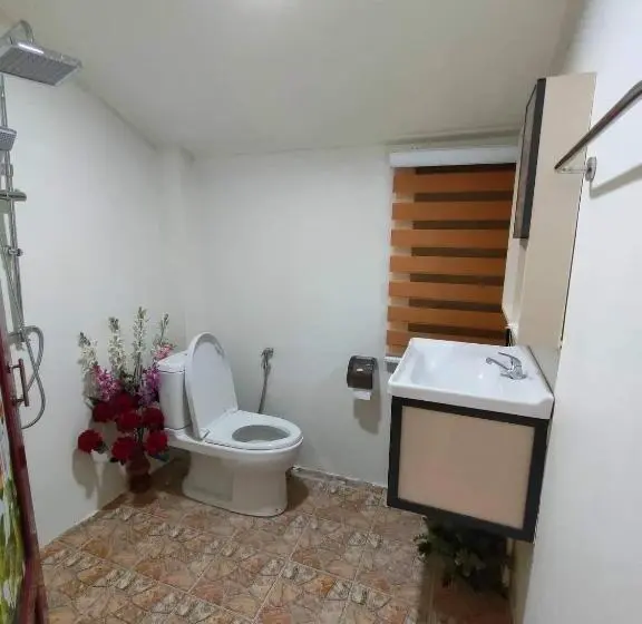 اتاق لوکس با تخت بزرگ, Home Garden Chaeson บ้านสวน ชวนฝัน