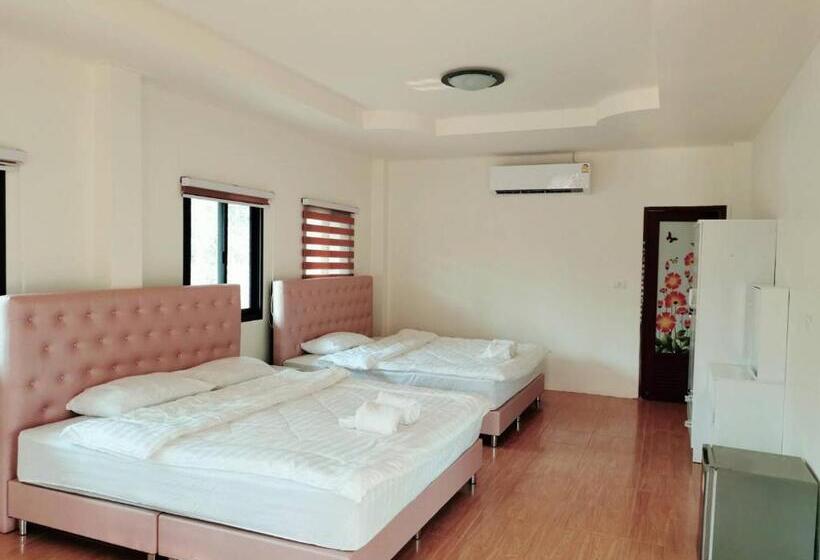 스탠다드 룸 킹사이즈 침대, Home Garden Chaeson บ้านสวน ชวนฝัน