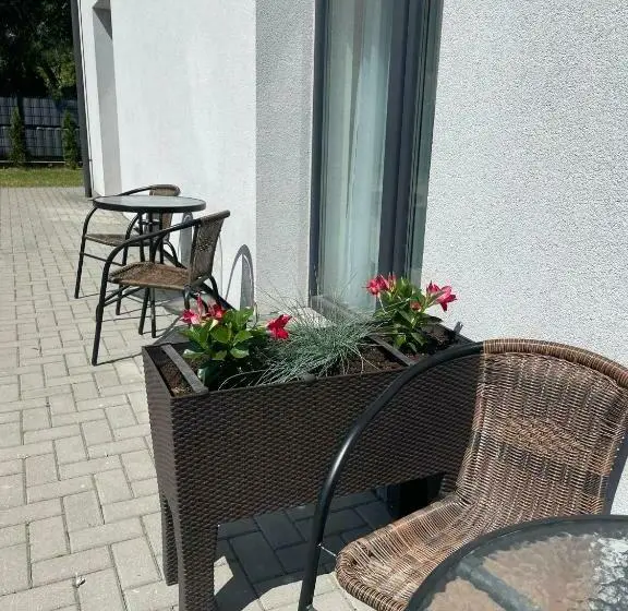 اتاق اکونومی, Izabelės Apartamentai