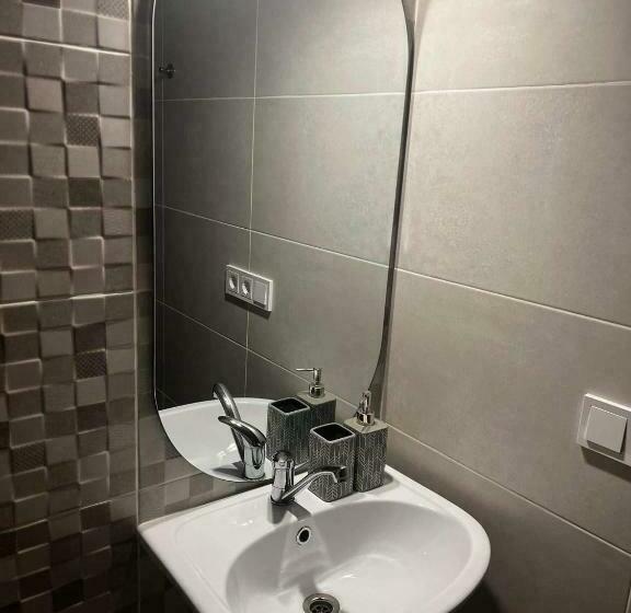 اتاق اکونومی, Izabelės Apartamentai