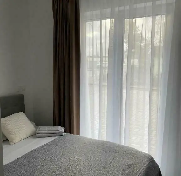 اتاق اکونومی, Izabelės Apartamentai