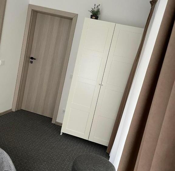 اتاق استاندارد اینتریور, Izabelės Apartamentai