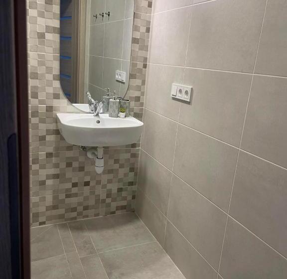اتاق اکونومی, Izabelės Apartamentai