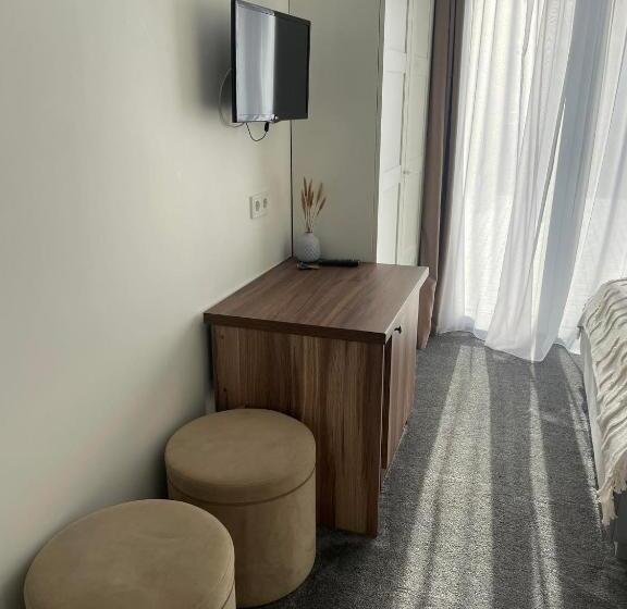 اتاق اکونومی, Izabelės Apartamentai