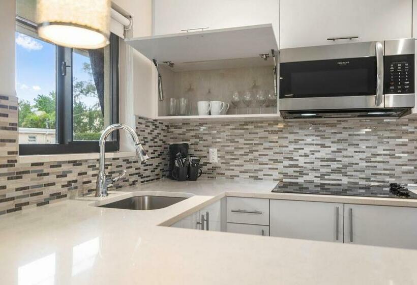 带1个卧室的公寓, Alani Bay Condos