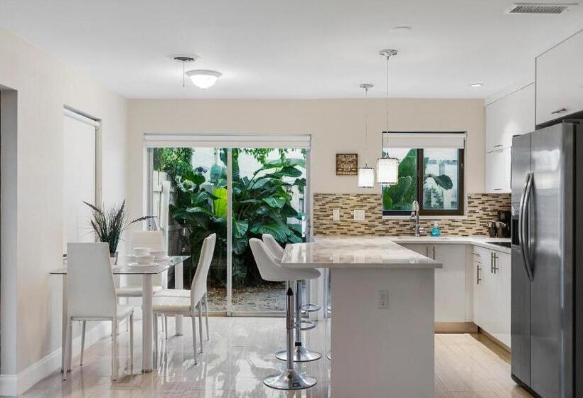 带2个卧室的公寓, Alani Bay Condos