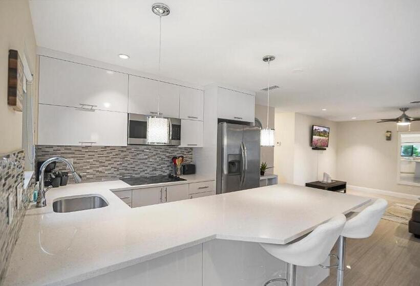 带2个卧室的公寓, Alani Bay Condos