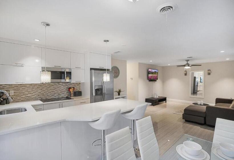 带2个卧室的公寓, Alani Bay Condos