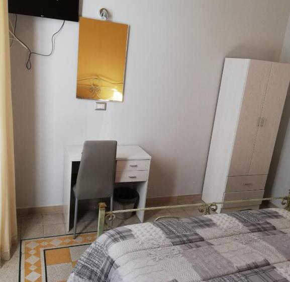 اتاق استاندارد با سرویس بهداشتی مشترک, B&b Enjoy Ercolano