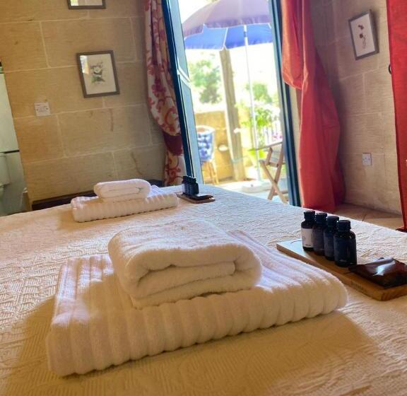 اتاق استاندارد با چشمانداز استخر, Botanica B&b