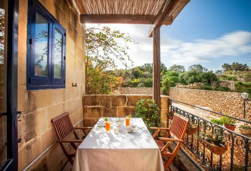 اتاق استاندارد با چشم‌انداز استخر, Botanica B&b