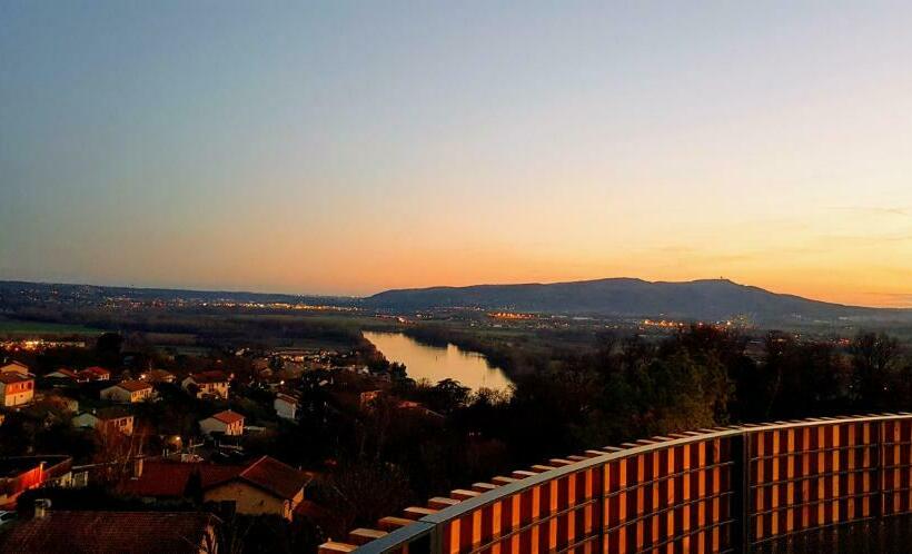 풀장 전망 스위트, Andrée Puutman