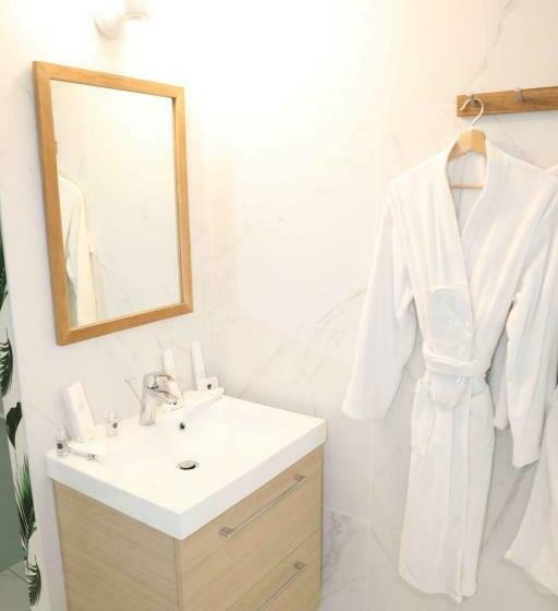 풀장 전망 스위트, Andrée Puutman