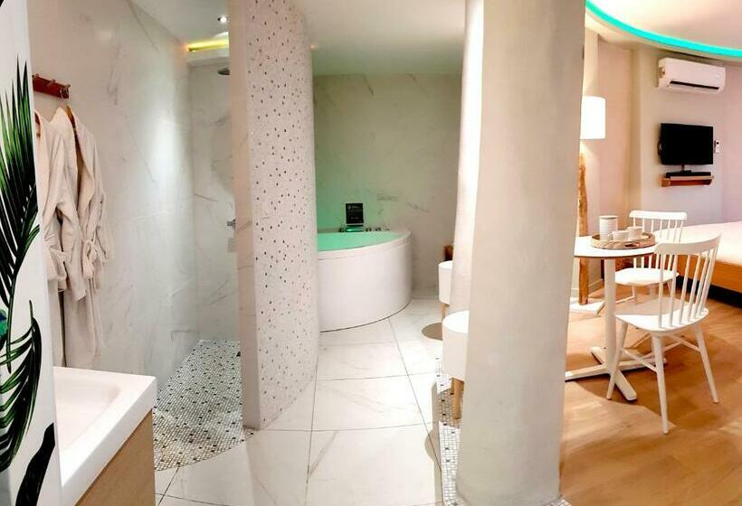 풀장 전망 스위트, Andrée Puutman