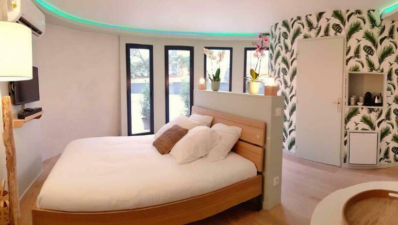 풀장 전망 스위트, Andrée Puutman